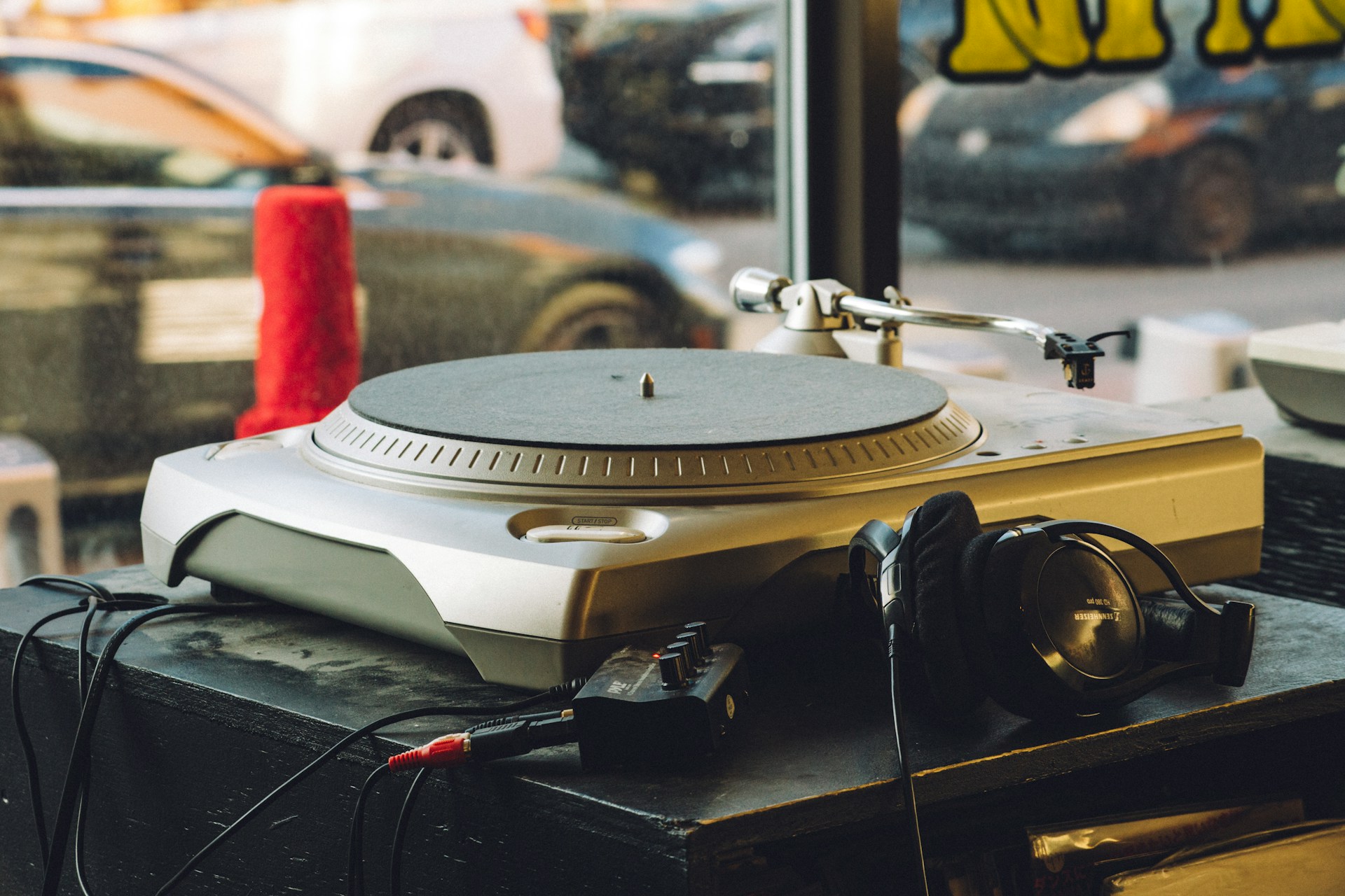 Une platine vinyle